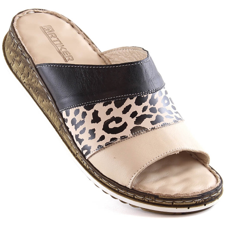 Comode pantofole da donna in pelle con stampa leopardata Artiker 52C0972 nero 1