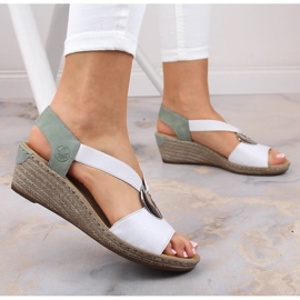 Comodi sandali con zeppa da donna Rieker 624H6-80 bianco 2