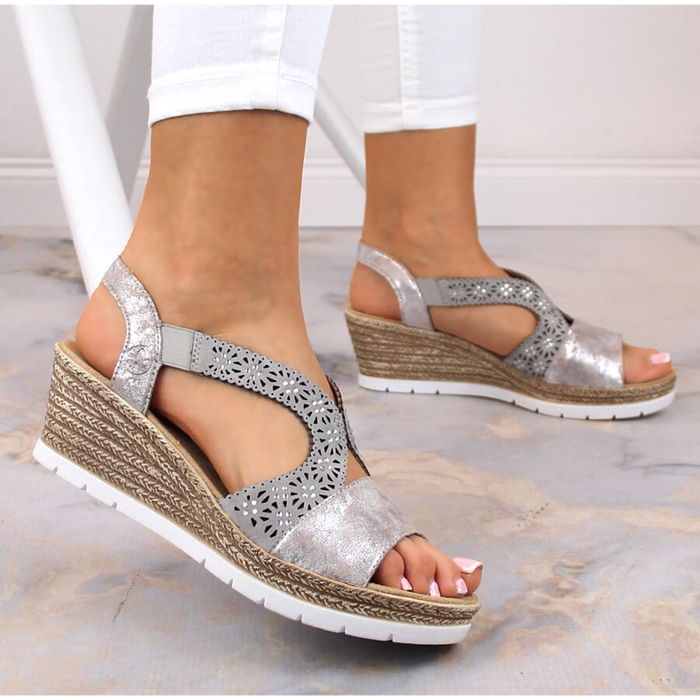 Comodi sandali slip-on da donna con elastico Rieker 61916-91 multicolore 2