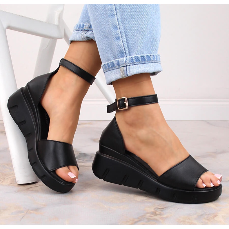 Sandali da donna in pelle nera Filippo DS4455 nero 1