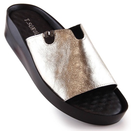 Pantofole dorate metalliche da donna in pelle T.Sokolski L23-346 d'oro 1