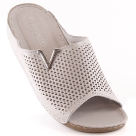 Pantofole da donna in pelle beige traforata T.Sokolski L23-356 1