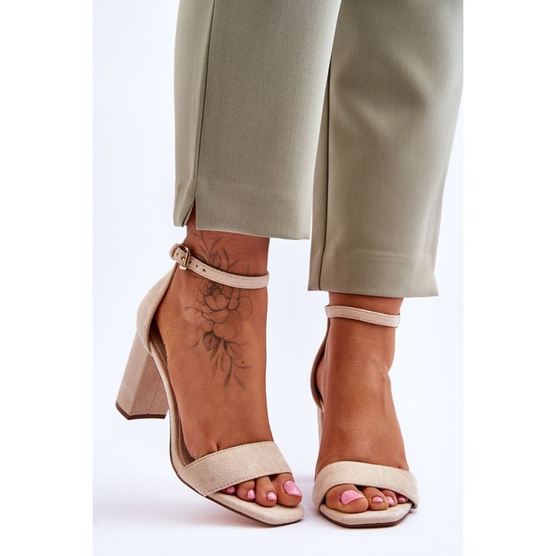 Sandali Classici Da Donna In Pelle Scamosciata Beige Passo 1