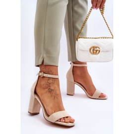 Sandali Classici Da Donna In Pelle Scamosciata Beige Passo 2