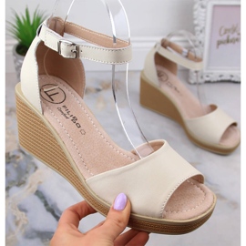 Comodi sandali con zeppa da donna in pelle Filippo DS4507 beige 1