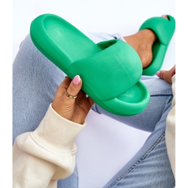Ciabatte da donna con plateau in schiuma leggera verde Milton 1