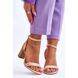 Sandali in pelle scamosciata su un tacco Selila beige intrecciato 1
