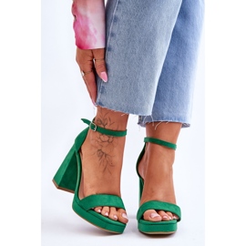 Sandali con tacco quadrato alla moda in pelle scamosciata verde Merila 1