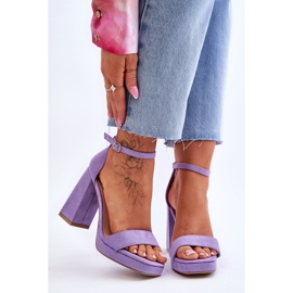 Sandali alla moda in camoscio con tacco quadrato in merila viola 1