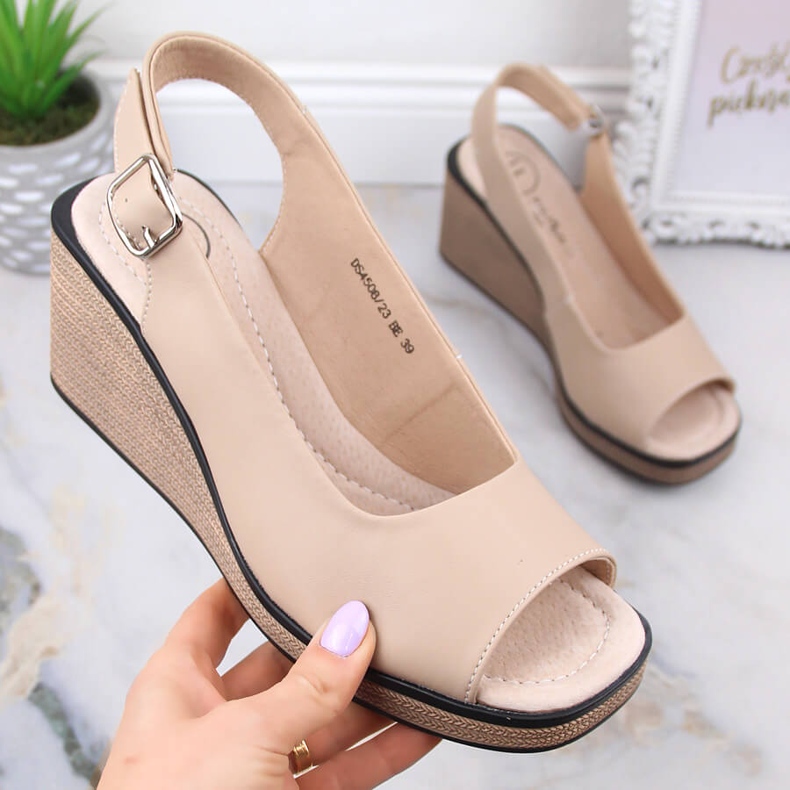 Comodi sandali con zeppa da donna in pelle Filippo DS4508 beige 1