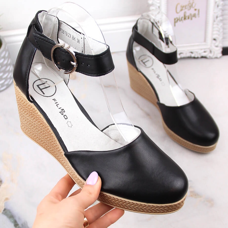 Sandali con zeppa da donna in pelle nera Filippo DS3519 nero 1