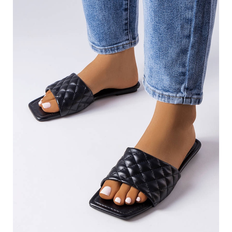 Eleganti infradito nere con trapuntatura di Labrie nero 1