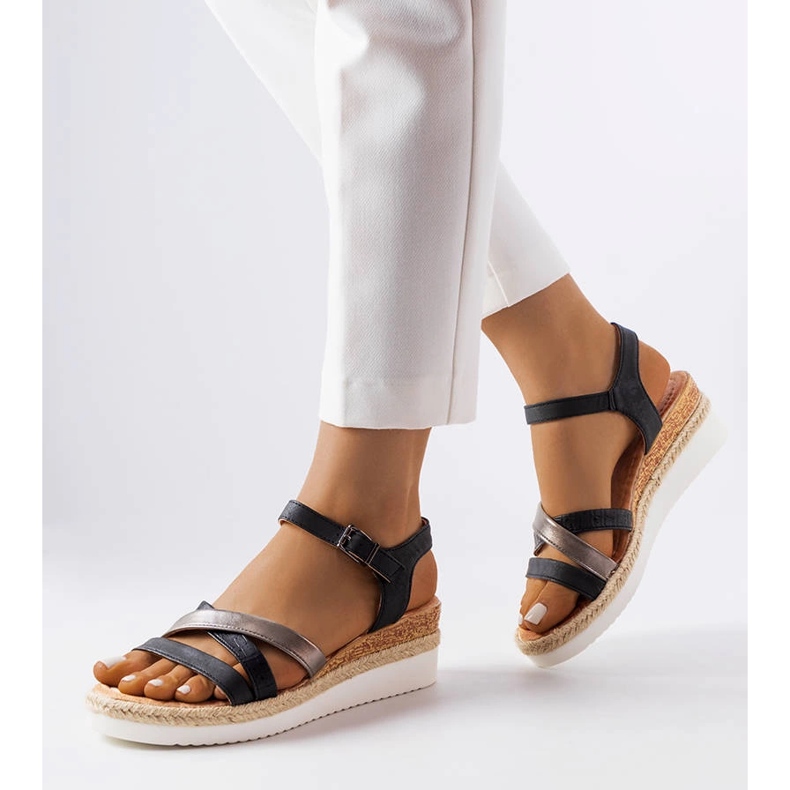 Sandali con zeppa neri di Ridenour nero 1