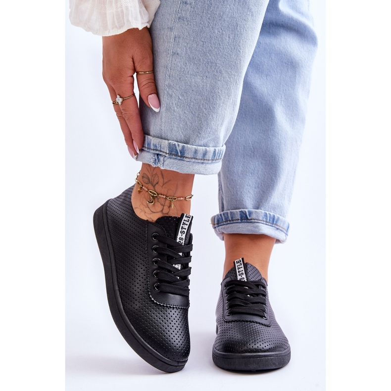 Sneakers stringate traforate da donna nere Carinel bianca 1