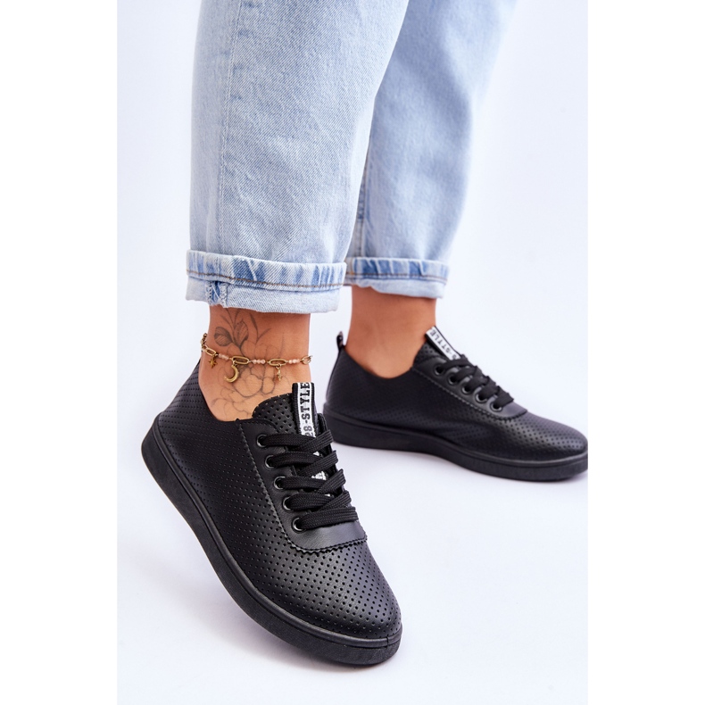 Sneakers stringate traforate da donna nere Carinel bianca 2