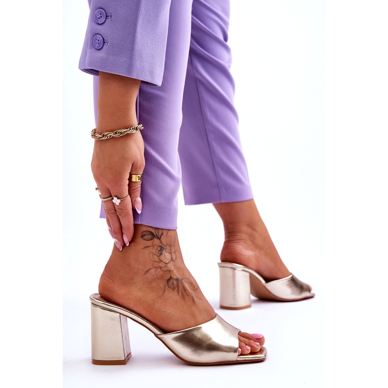 Infradito classiche in pelle da donna color oro metallizzato d'oro 3