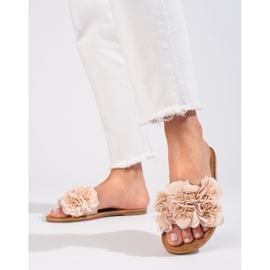 Pantofole da donna beige con fiori Shelovet 1