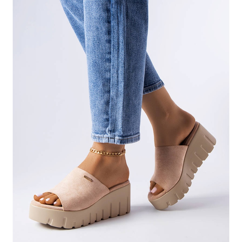 PA1 Sandali beige con zeppa alta di Bourdette 1