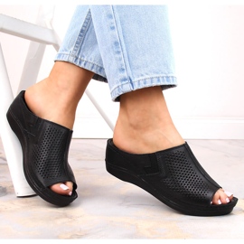 Sandali con zeppa in pelle da donna neri con elastico T.Sokolski L22-518 nero 1
