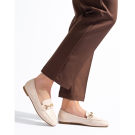 Mocassini beige da donna con elemento decorativo Shelovet 1