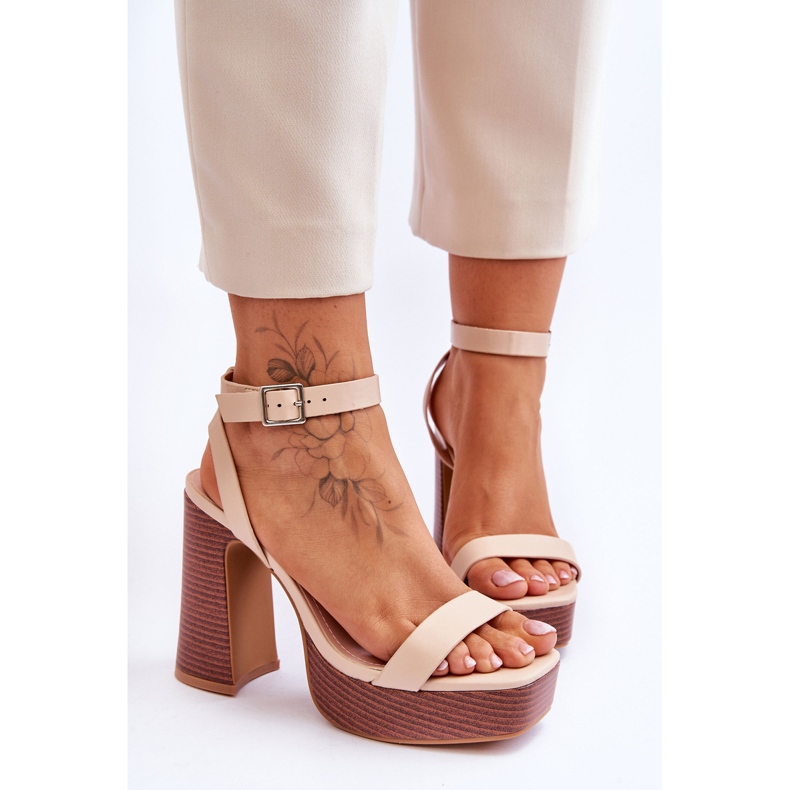 Sandali In Pelle Su Una Piattaforma Chunky Beige Marina 1