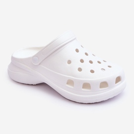 PG2 Pantofole in schiuma Crocs su una spessa suola bianca Katniss 1