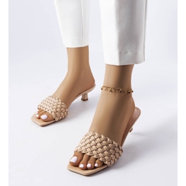 Sandali beige con tacco basso di Burbank 1