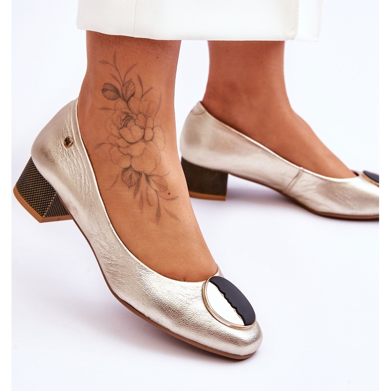 Décolleté in pelle con tacco basso Maciejka 05960-25 Oro d'oro 2