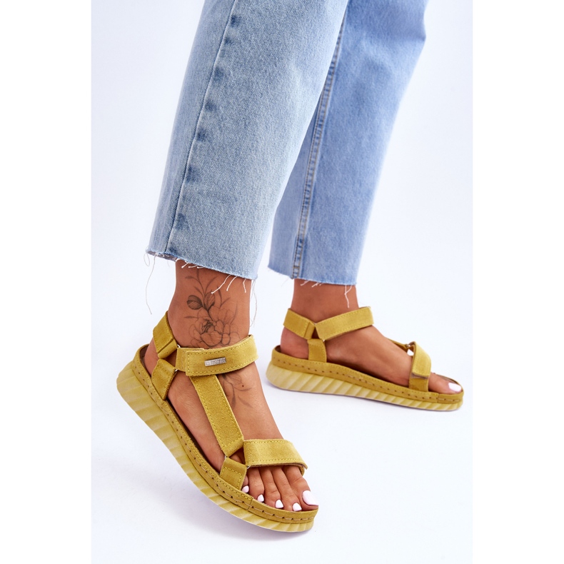 Sandali Big Star in pelle scamosciata con velcro LL276013 Giallo 2