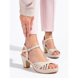 Sandali da donna in camoscio su un palo stabile Shelovet beige 1