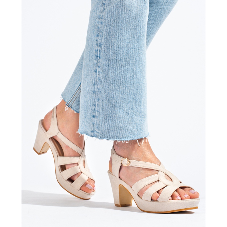 Sandali con tacco da donna in camoscio beige di Shelovet 1