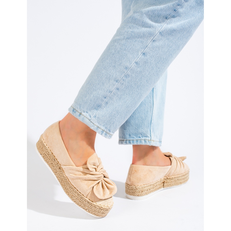 Espadrillas in camoscio sulla piattaforma con un fiocco Shelovet beige 1