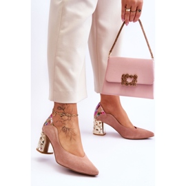 Décolleté in pelle scamosciata con tacco decorativo Maciejka 05042-15 Rosa 2