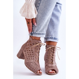 Stivali In Pelle Scamosciata Con Motivo Traforato Maciejka 05966-10 Beige Scuro 1