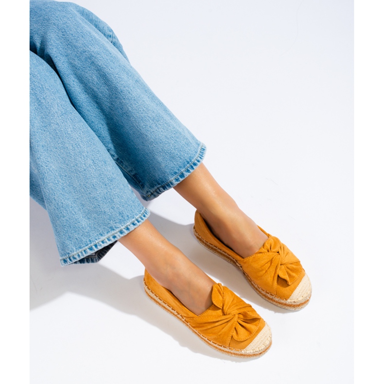 Espadrillas in camoscio con plateau e fiocco di Shelovet color cammello giallo 1