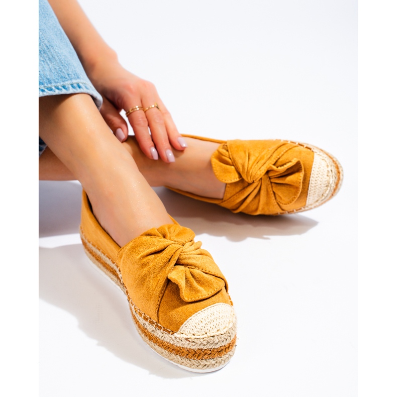 Espadrillas in camoscio con plateau e fiocco di Shelovet color cammello giallo 2