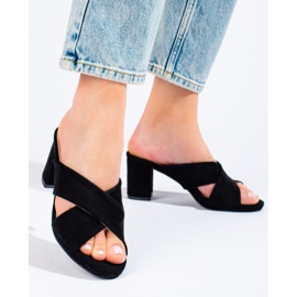 Pantofole in camoscio nero di Shelovet 1