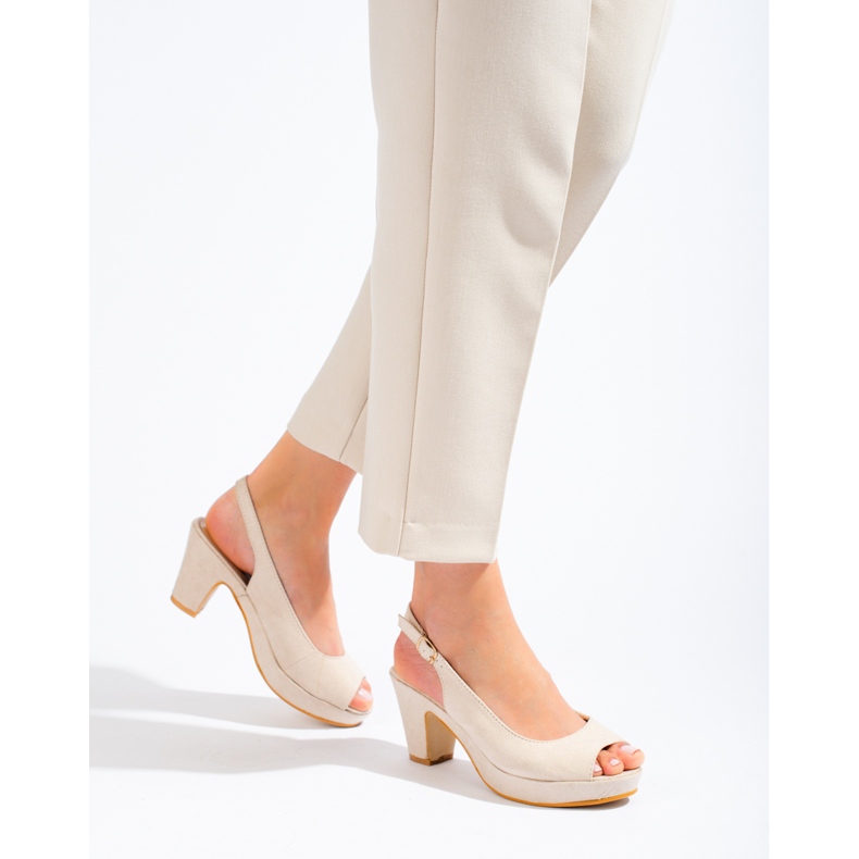 Sandali in camoscio con tacco comodo Shelovet beige 1